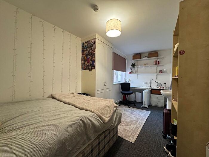 8 Bedroom Semi-Detached House To Rent In Ebberston Terrace, Leeds, LS6