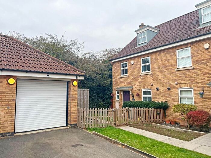 4 Bedroom Semi-Detached House For Sale In Lyvelly Gardens, Peterborough, PE1