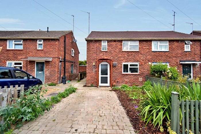 3 Bedroom Semi-Detached House For Sale In Drayton Road, Cambridge, CB1