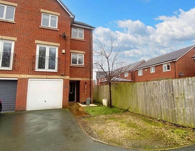 4 Bedroom Semi Detached House For Sale In Cotton Fields, Worsley, M28