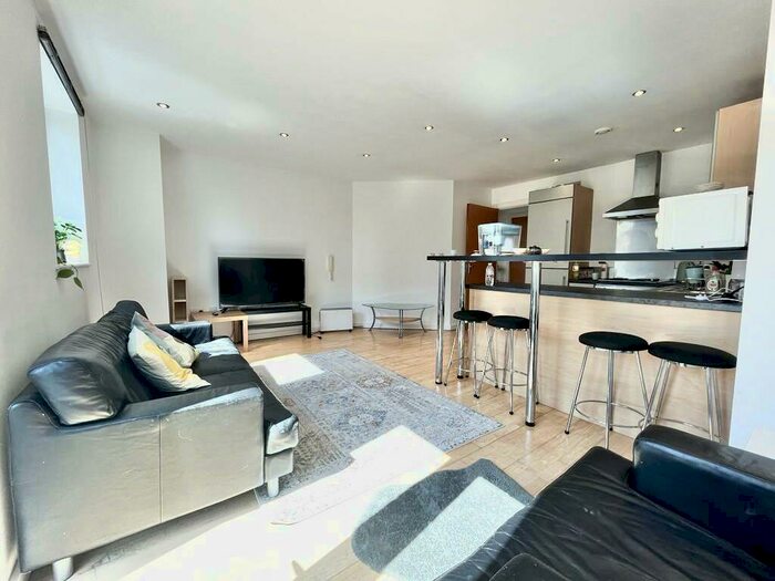 2 Bedroom Apartment To Rent In Gotts Road, Leeds, LS12