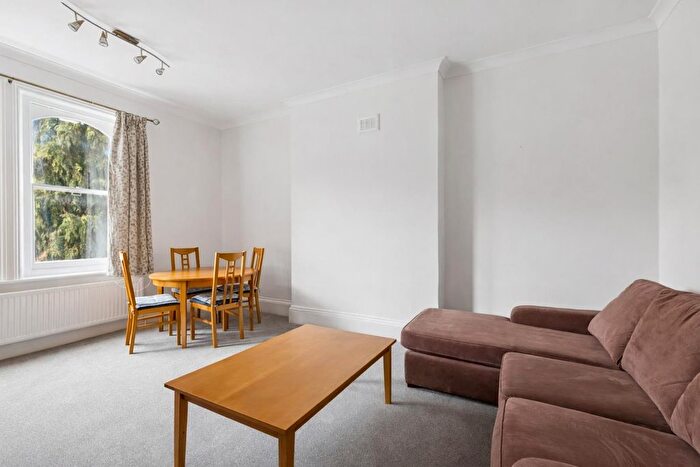 2 Bedroom Flat To Rent In Auriol Road, London, W14