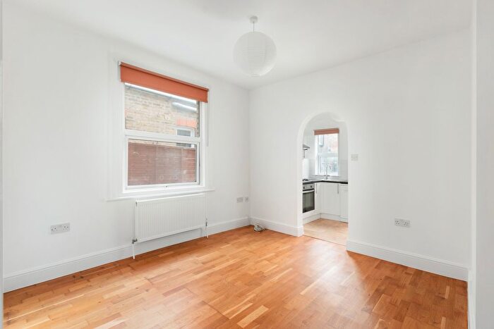2 Bedroom Flat To Rent In Kenley Road, Twickenham, TW1