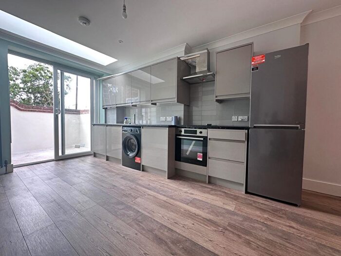 2 Bedroom Flat To Rent In Cheltenham Road, Nunhead, London, SE15
