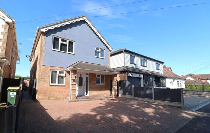 4 Bedroom Detached House For Sale In The Chase, Rayleigh, SS6