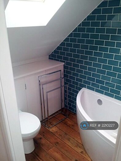 2 Bedroom Detached House To Rent In Torr Road, London, SE20