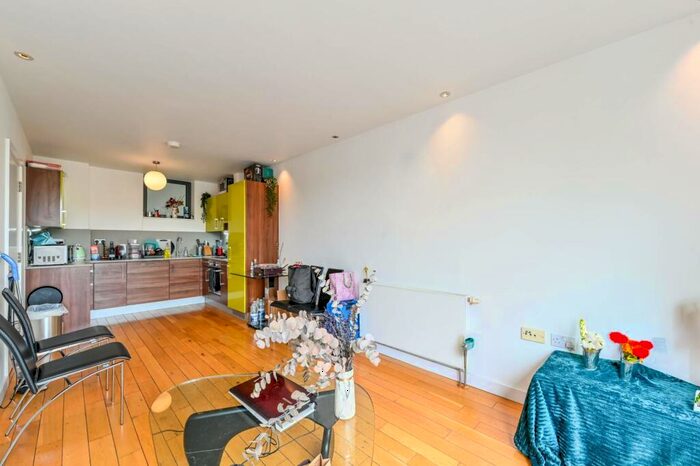 2 Bedroom Flat To Rent In Pentonville Road, Islington, London, N1