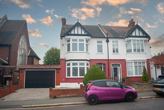 3 Bedroom Semi-Detached House To Rent In Kingsway, Westcliff-on-Sea, SS0