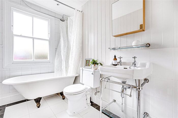 2 Bedroom Flat To Rent In Cowley Road, Mortlake, SW14