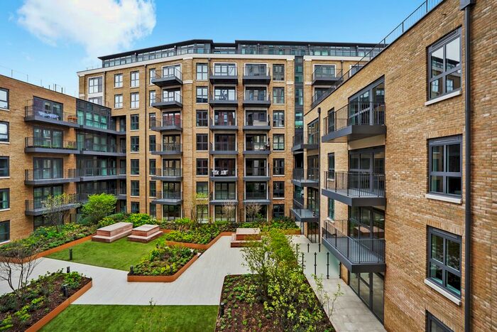 3 Bedroom Flat To Rent In Brook Street, Kingston Upon Thames, KT1