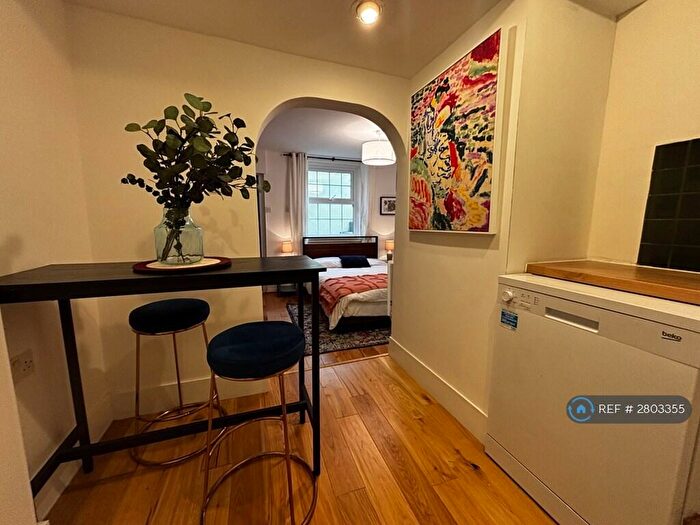 Studio To Rent In Lower Market Street, Hove, BN3