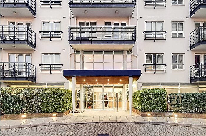 2 Bedroom Apartment For Sale In Seven Kings Way Kingston Upon Thames, KT2