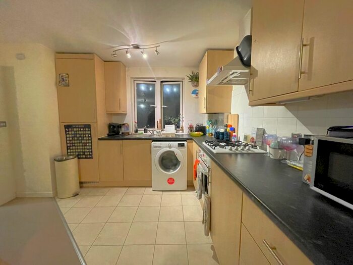 1 Bedroom Flat To Rent In Pumphouse Crescent, Watford, WD17