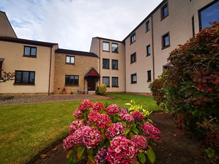 2 Bedroom Flat To Rent In Cross Street, Broughty Ferry, Dundee, DD5
