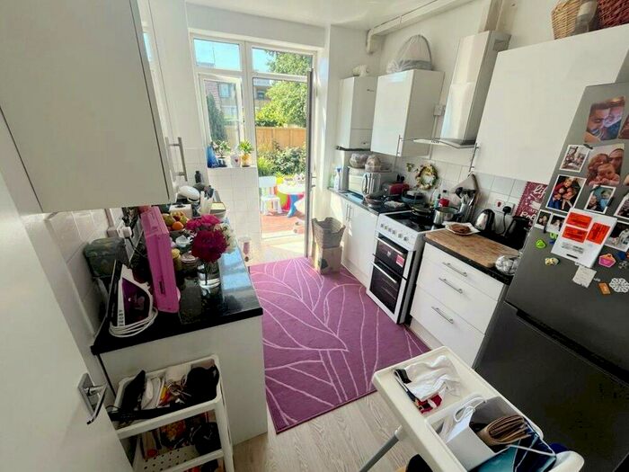 1 Bedroom Flat To Rent In Orchard Court, Clarence Road, Bounds Green, N22
