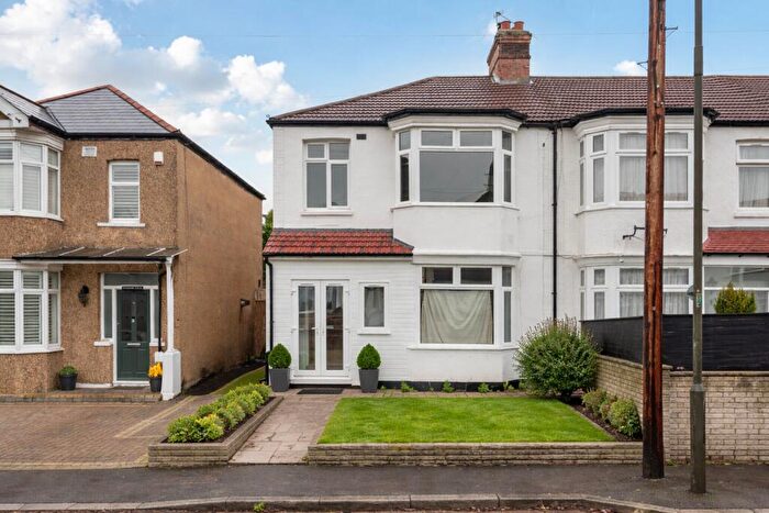 3 Bedroom End Of Terrace House For Sale In Uckfield Grove, Mitcham, CR4