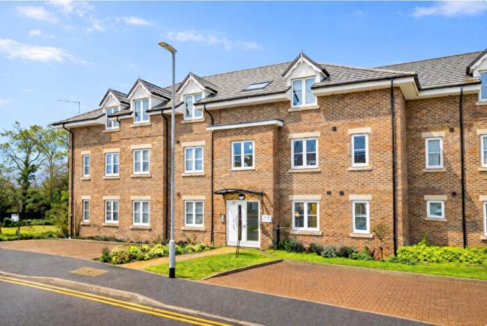 1 Bedroom Apartment For Sale In Neville Close, St. Albans, Hertfordshire, AL3