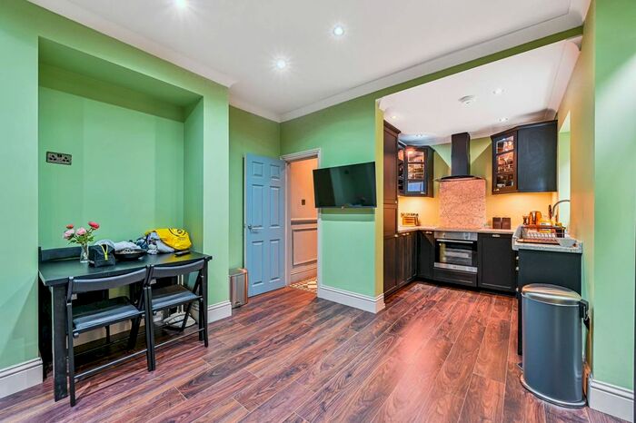 2 Bedroom Flat To Rent In Brighton Terrace, Brixton, London, SW9