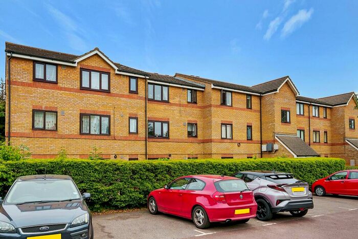 1 Bedroom Flat To Rent In Draycott Close, Brent Cross, London, NW2