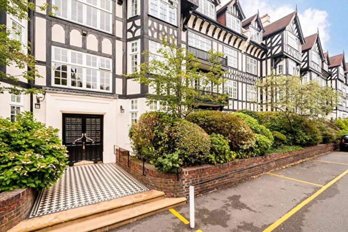 3 Bedroom Flat To Rent In Clifton Court, Little Venice, NW8