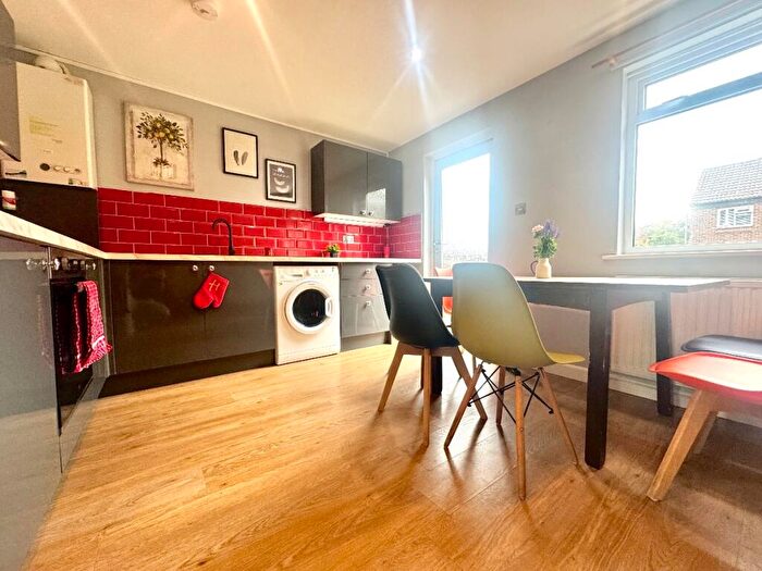 5 Bedroom Semi Detached House To Rent In Bed Student House - Forrester Close, CT1