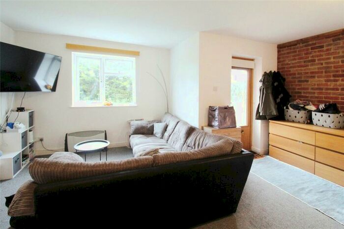 2 Bedroom Bungalow To Rent In Lith Avenue, Horndean, Waterlooville, Hampshire, PO8