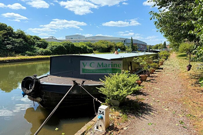 2 Bedroom Houseboat For Sale In Rowdell Road, Northolt, UB5