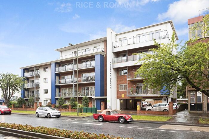 2 Bedroom Flat For Sale In Meadows House, Walton On Thames, KT12