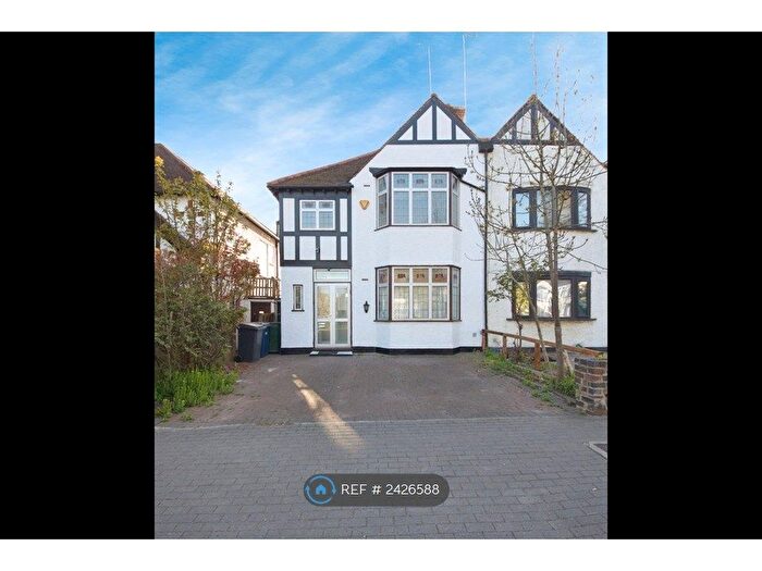 3 Bedroom Semi-Detached House To Rent In Friern Barnet Lane, London, N11