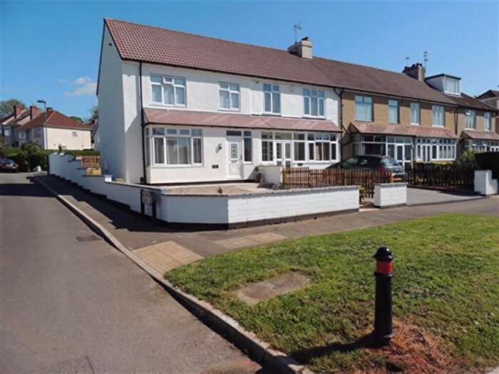 3 Bedroom End Of Terrace House To Rent In Lincombe Road. Downend, Bristol, BS16