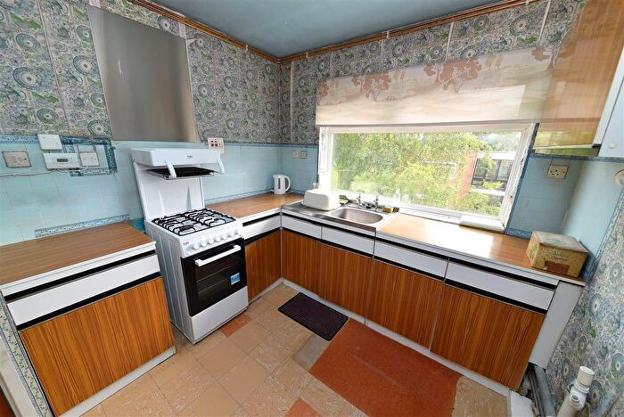 2 Bedroom Flat For Sale In Walmead Croft, Harborne, Birmingham, B17