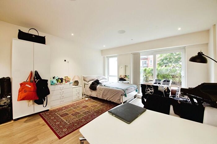 Studio To Rent In Beaufort Square, London, NW9