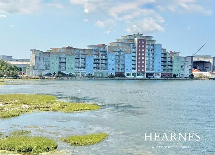 2 Bedroom Flat For Sale In Lifeboat Quay, Poole, BH15