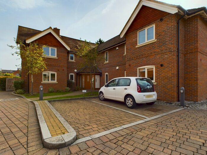 2 Bedroom Flat To Rent In Shepard Place, Pangbourne, RG8