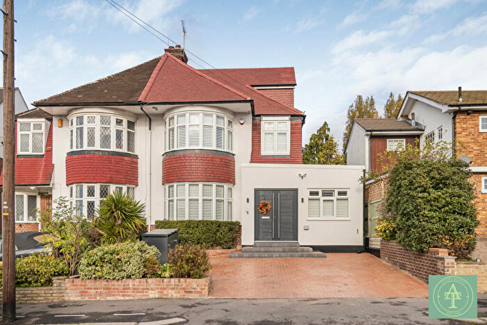 5 Bedroom Semi-Detached House To Rent In Holly Hill, London, N21