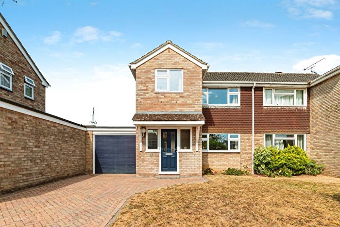 3 Bedroom Link Detached House For Sale In Thrush Close, Basingstoke, RG22
