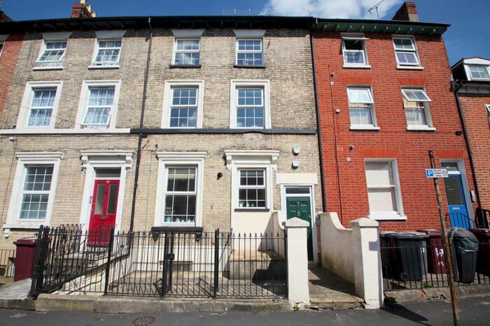 1 Bedroom Apartment To Rent In Zinzan Street, Reading, Berkshire, RG1