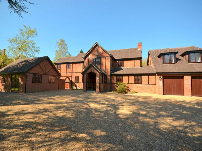 5 Bedroom Detached House To Rent In Warreners Lane, Weybridge, KT13