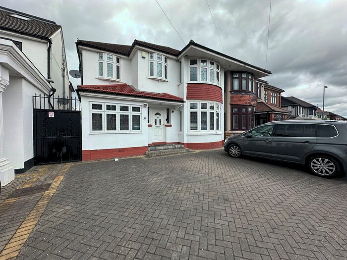 5 Bedroom Semi-Detached House To Rent In Lord Avenue, Clayhall, IG5