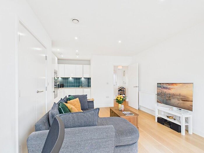 1 Bedroom Apartment For Sale In Westferry Road, London, E14