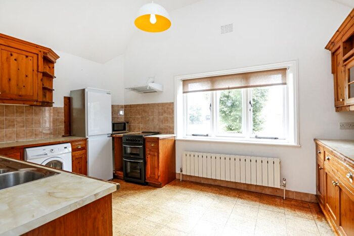 3 Bedroom Flat To Rent In Ridgway, London, SW19