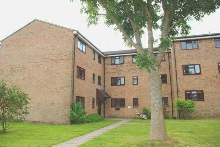 3 Bedroom Flat To Rent In Ware Court, Kingsway, Burgess Hill, West Sussex, RH15