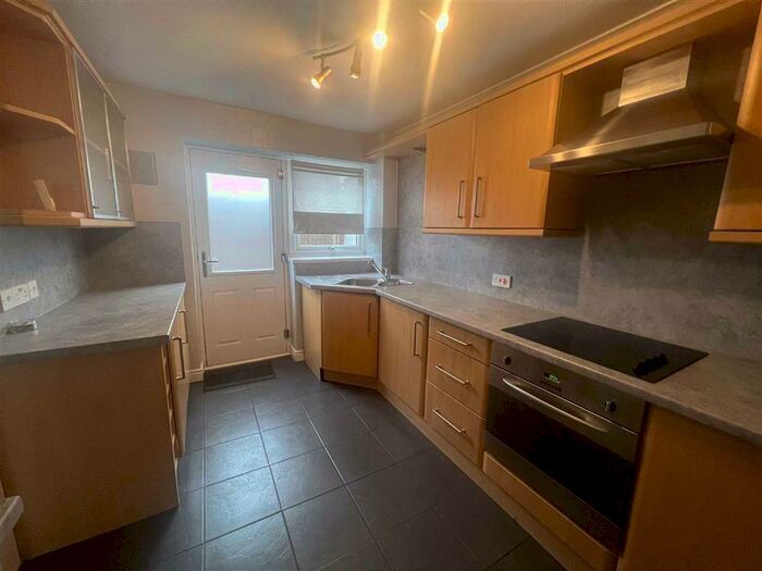 3 Bedroom Terraced House To Rent In Hayfield Close, Staveley