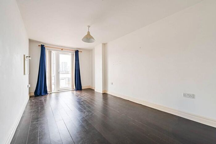 2 Bedroom Flat To Rent In St Davids Square, Isle Of Dogs, London, E14