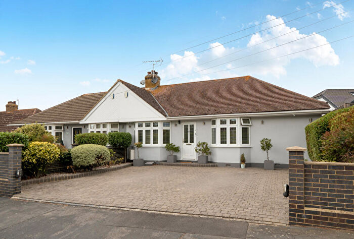 3 Bedroom Bungalow For Sale In The Drive, Collier Row, RM5