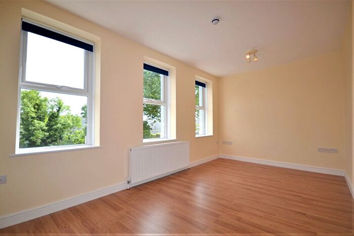 1 Bedroom Flat To Rent In Manor Road, Ealing, London, W13