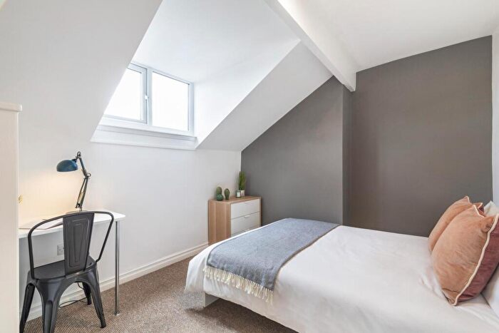 5 Bedroom Flat To Rent In Delph Lane, Leeds, LS6