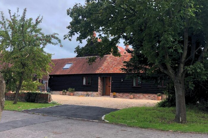 2 Bedroom Barn Conversion To Rent In Oakley Bucks, HP18