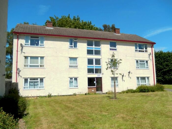 2 Bedroom Flat To Rent In Montgomery Road, Farnborough, GU14
