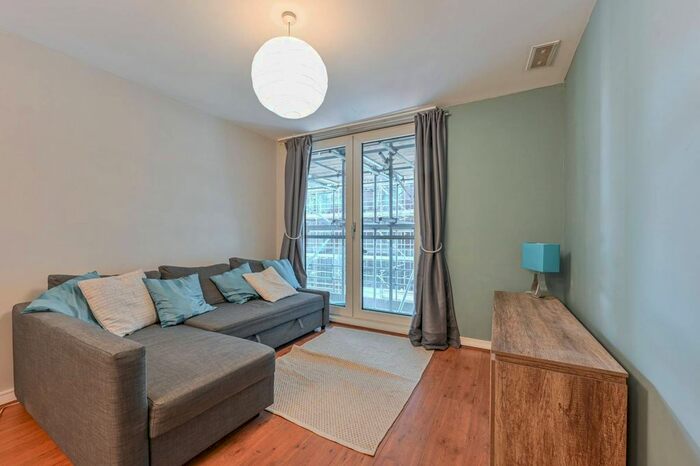 1 Bedroom Flat To Rent In Salamanca Place, Vauxhall, London, SE1